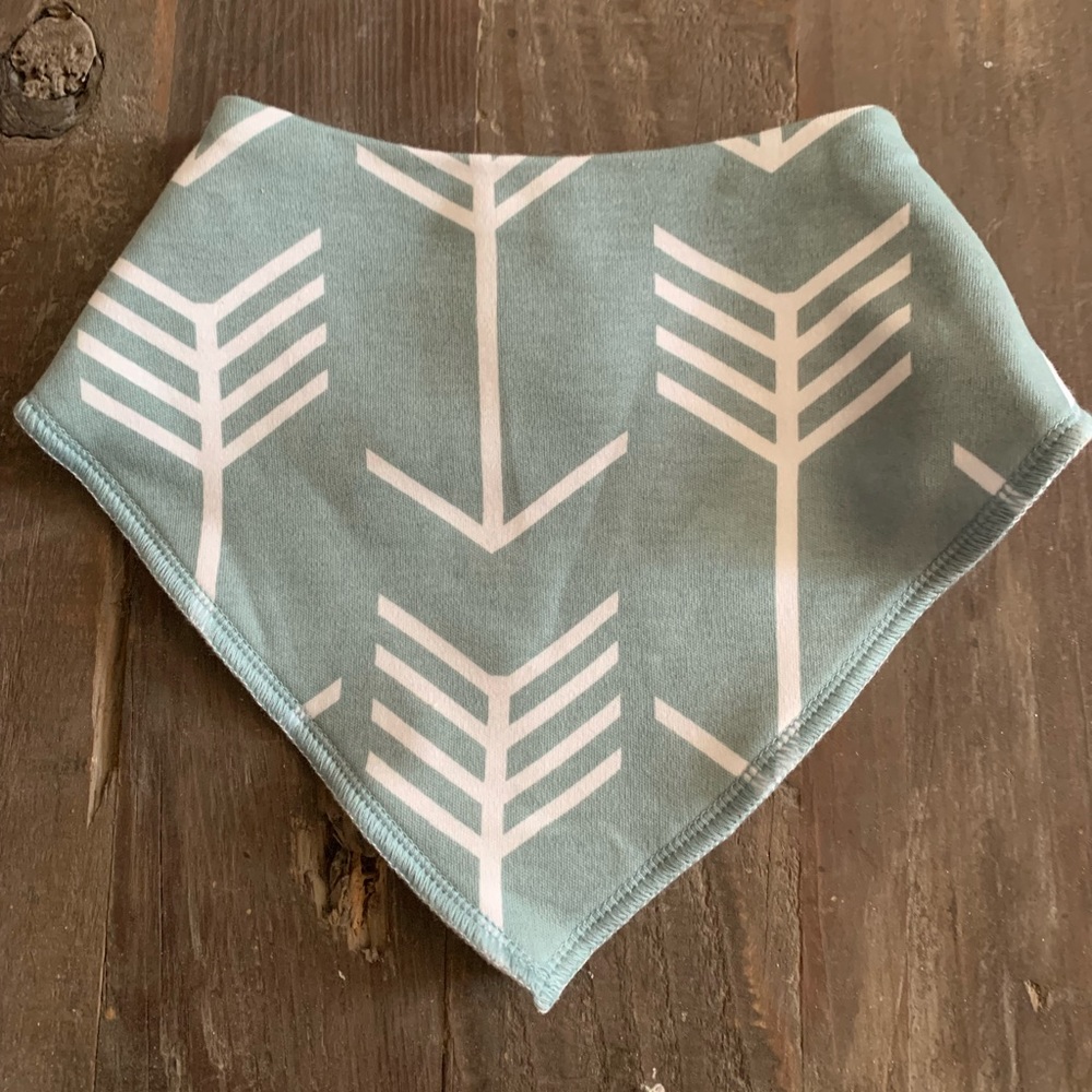 Grey triangle bib